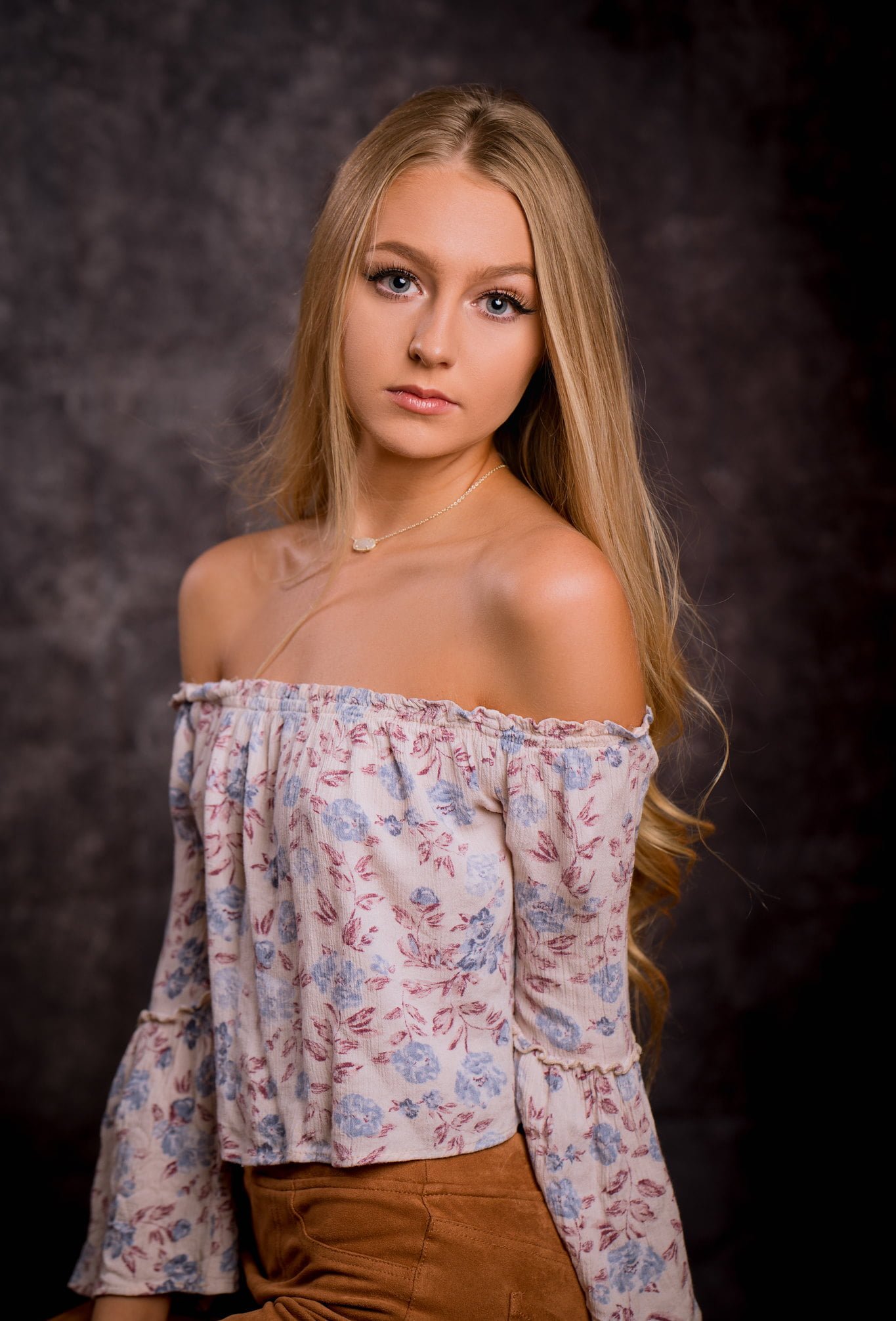 Regina Graduation Photography - Regina Photographer - Miale Photography Regina Graduation Photography - Regina Photographer - Miale Photography